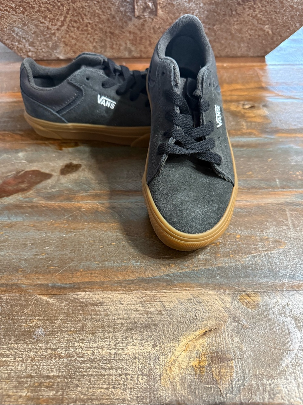 Vans Seldan Faded Black Gum Suede Low Top Sneakers Kids Size 1 NIB